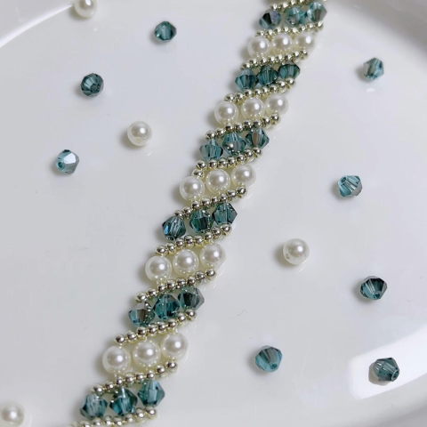 Starrybead | Azure Ripple Glass Beaded Bracelet for Women