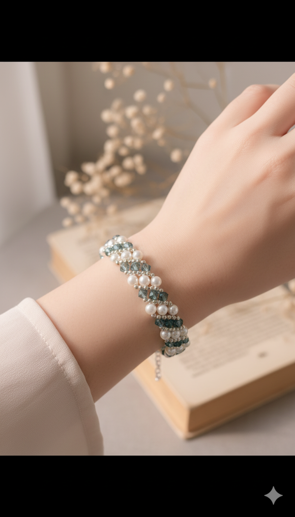 Starrybead | Azure Ripple Glass Beaded Bracelet for Women