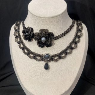 midnight-camellia-blossom-bead-necklace-02