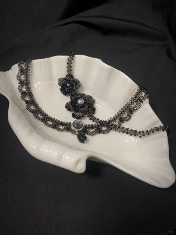 Starrybead | The Midnight Camellia Floral Bead Necklace