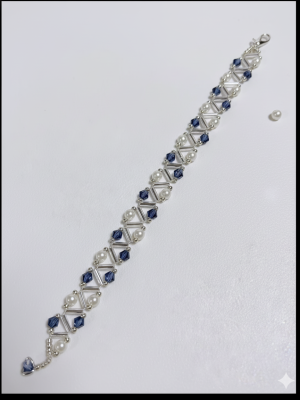 Starrybead | Midnight Pearlvine glass beaded bracelet