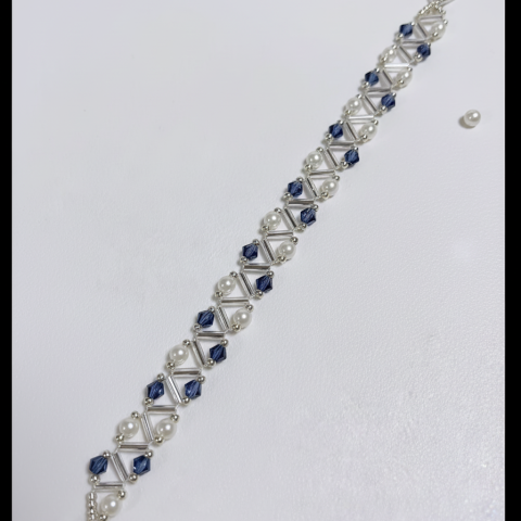 Starrybead | Midnight Pearlvine glass beaded bracelet