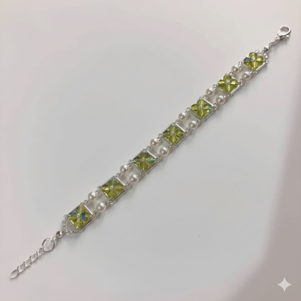 Starrybead | Peridot Whisper Glass Beaded Bracelet for Women