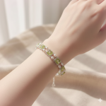 Starrybead | Peridot Whisper Glass Beaded Bracelet for Women