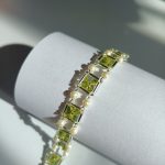 Starrybead | Peridot Whisper Glass Beaded Bracelet for Women