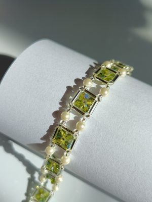 Starrybead | Peridot Whisper Glass Beaded Bracelet for Women