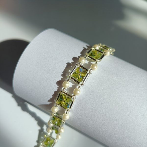 Starrybead | Peridot Whisper Glass Beaded Bracelet for Women