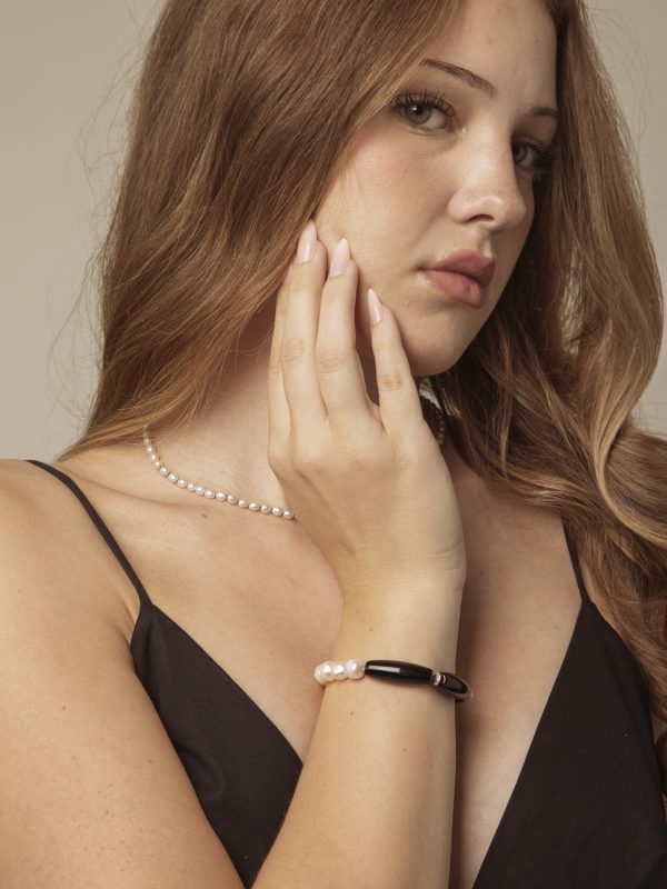 StarryBead Natural Black Agate & Freshwater Pearl Balance Bracelet: Harmonious Duality