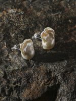 Starrybead Baroque Pearl Stud Earrings - Unapologetic Expression