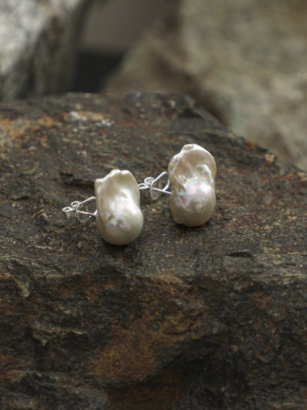 Starrybead Baroque Pearl Stud Earrings - Unapologetic Expression