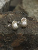 Starrybead Baroque Pearl Stud Earrings - Unapologetic Expression