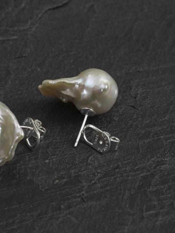 Starrybead Baroque Pearl Stud Earrings - Unapologetic Expression