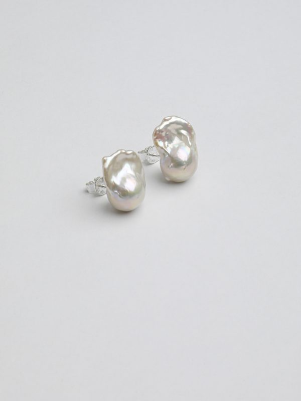 Starrybead Baroque Pearl Stud Earrings - Unapologetic Expression