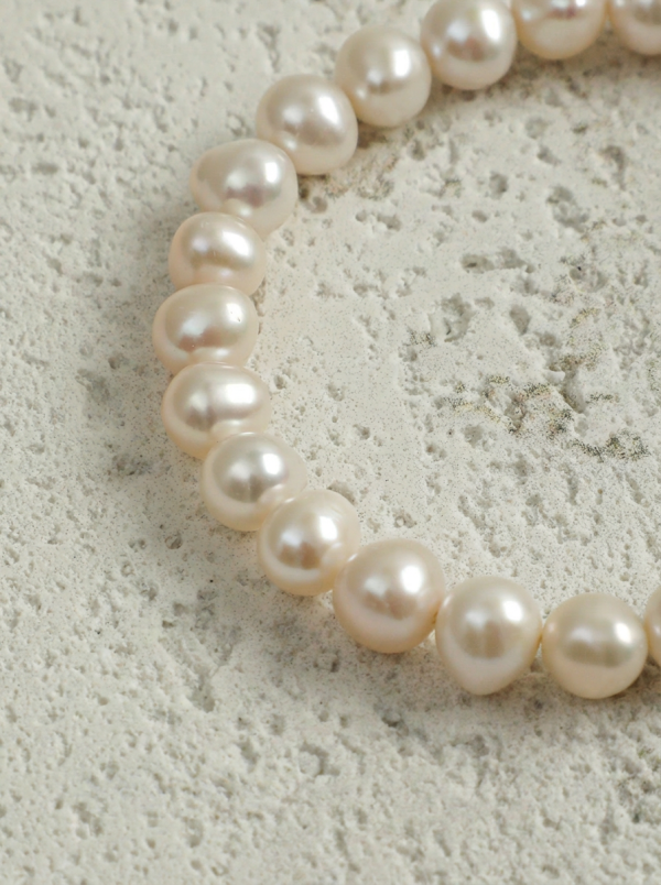 Royal Clarity: Natural Lapis Lazuli & Oval Freshwater Pearl Energy Bracelet