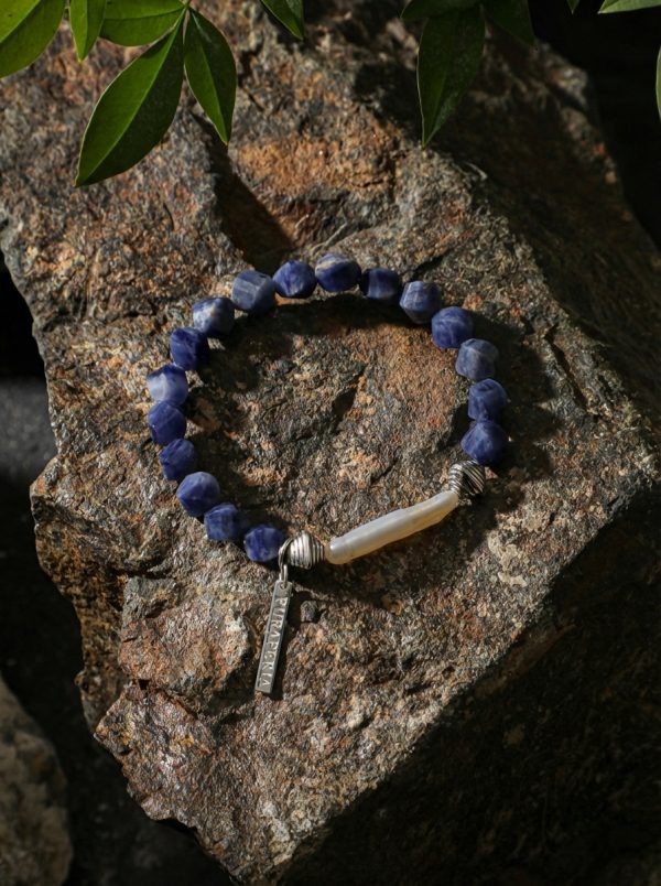 Tranquil Wisdom: Faceted Sodalite & Elongated Baroque Pearl Healing Bracelet