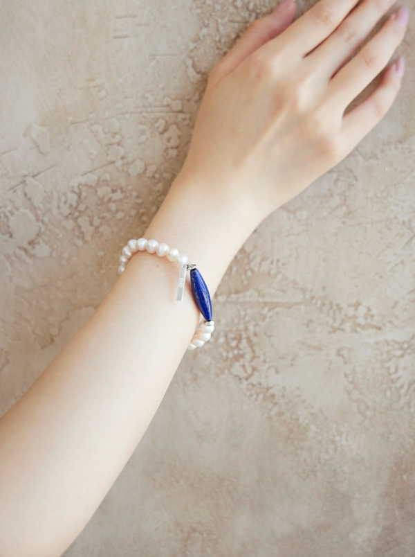Royal Clarity: Natural Lapis Lazuli & Oval Freshwater Pearl Energy Bracelet