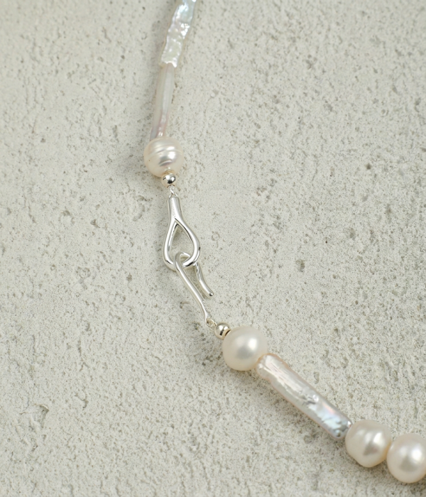 Zen Harmony: Rare Qinan Agarwood & Lustrous Baroque Stick Pearl Necklace