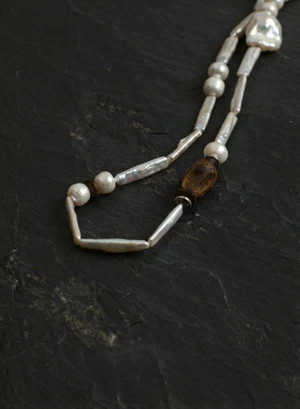 Zen Harmony: Rare Qinan Agarwood & Lustrous Baroque Stick Pearl Necklace