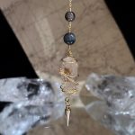 Starrybead Red Mud Skeleton Quartz Crystal Pendulum - Healing Dowsing Pendulum for Meditation, Grounding & Energy Cleansing