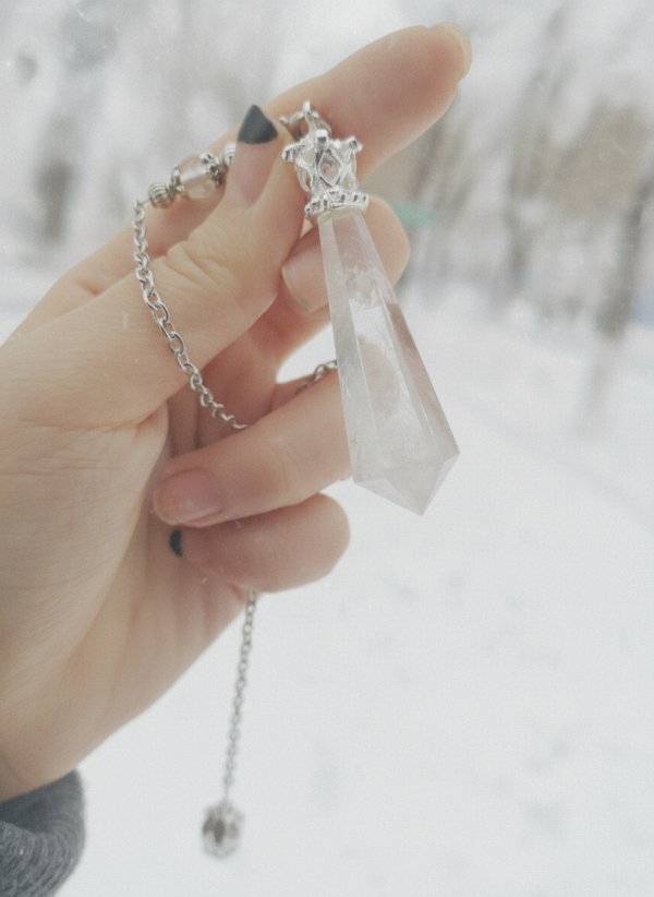 Starrybead White Crystal Pendulum – Healing Energy Dowsing Tool for Clarity & Balance