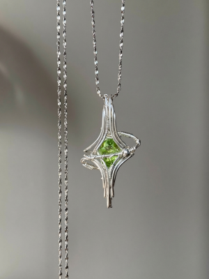 Starrybead Peridot Healing Pendant, 925 Sterling Silver Wire‑Wrapped| Heart Chakra Cleansing, Renewal & Abundance