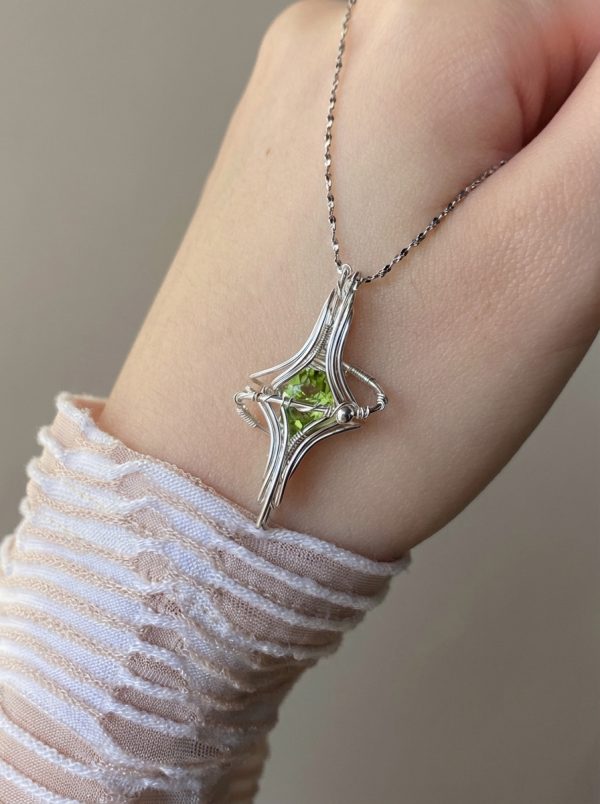 Starrybead Peridot Healing Pendant, 925 Sterling Silver Wire‑Wrapped| Heart Chakra Cleansing, Renewal & Abundance