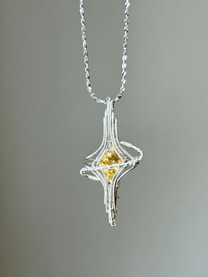Starrybead Wire-Wrapped Citrine Crystal Pendant in Silver Tone | Healing Jewelry for Abundance, Confidence & Positive Energy