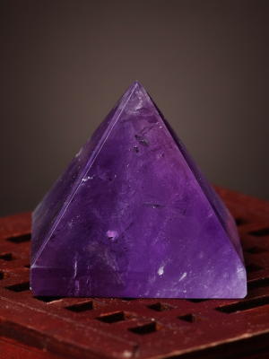 processed_amethyst-crystal-pyramid (3)
