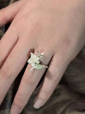 Soulful Bloom: Matte S950 Silver & Peridot Gardenia Healing Ring