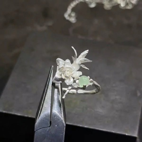 Soulful Bloom: Matte S950 Silver & Peridot Gardenia Healing Ring